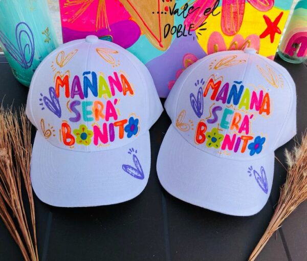 TALLER DE PINTAR GORRAS