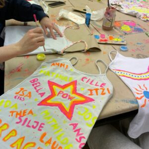 TALLER DE PINTAR CAMISETAS