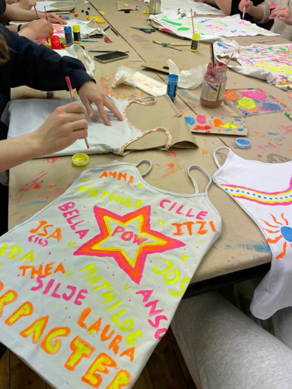 TALLER DE PINTAR CAMISETAS