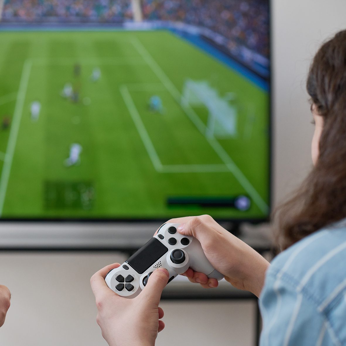boy playing video game with his mom 2025 03 18 22 09 35 utc