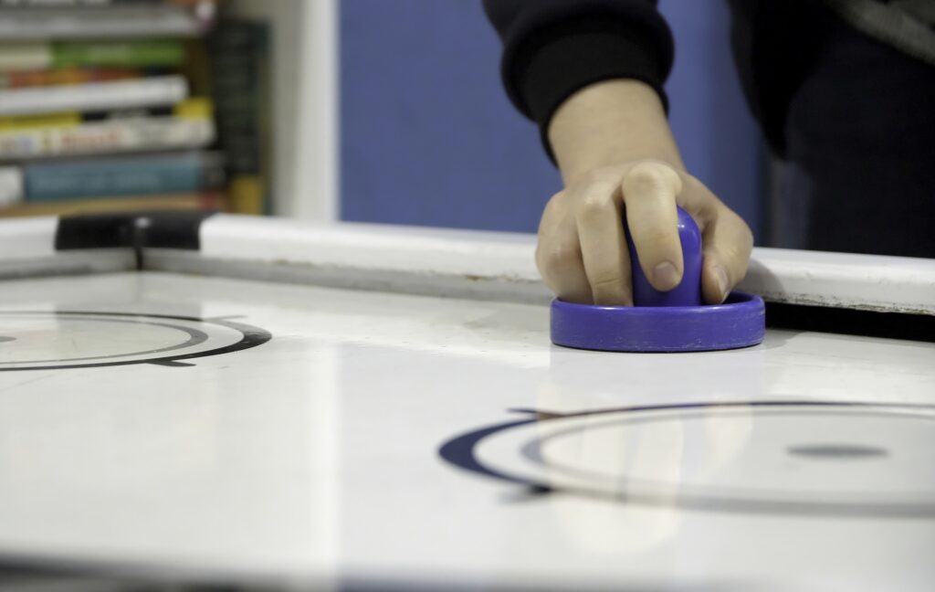 air hockey game playing in arcade close up clos 2026 01 06 10 01 04 utc e1773140220893